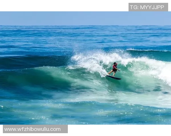 中国首位冲浪世界巡回赛选手成功晋级年度总决赛创历史新纪录 中国首位冲浪世界巡回赛选手成功晋级年度总决赛创历史新纪录